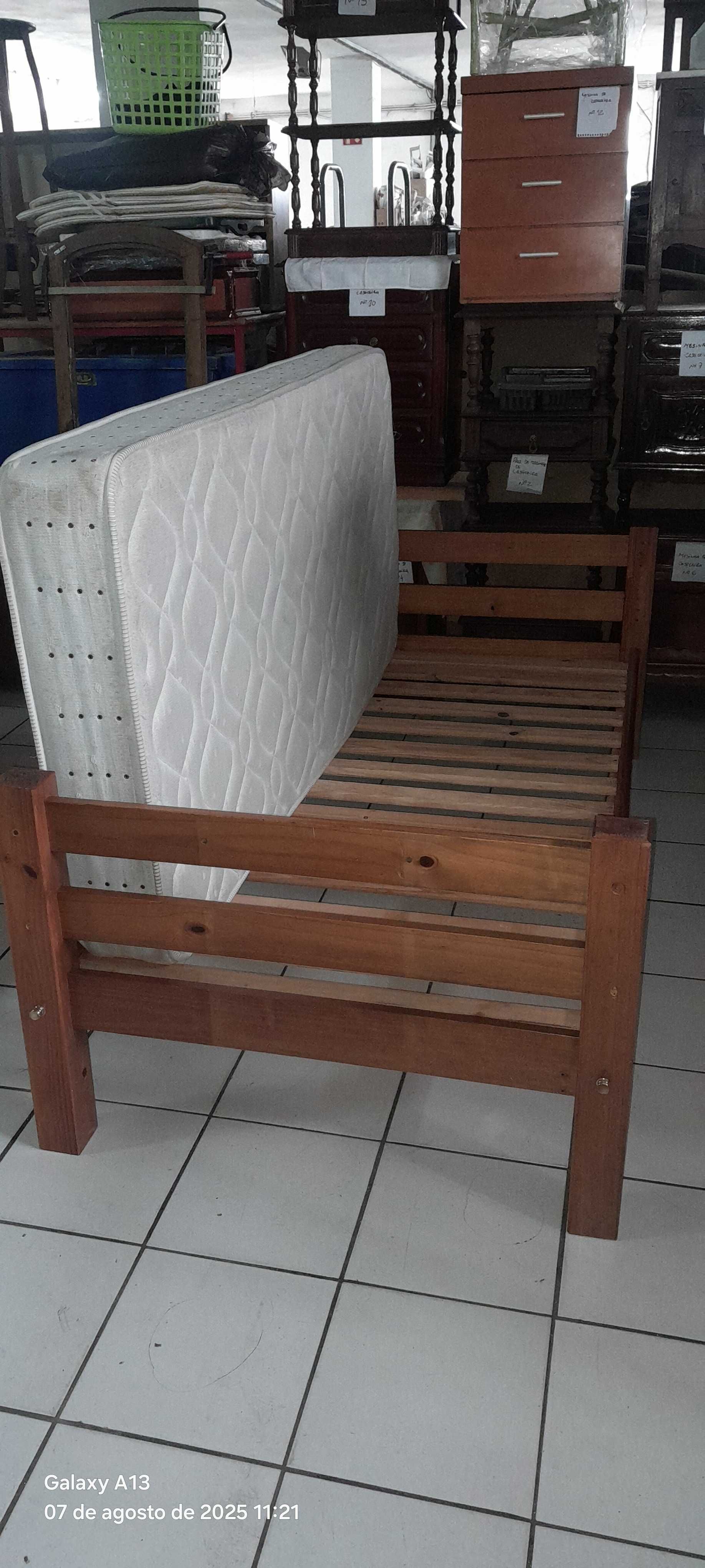 Cama de solteiro com colchão