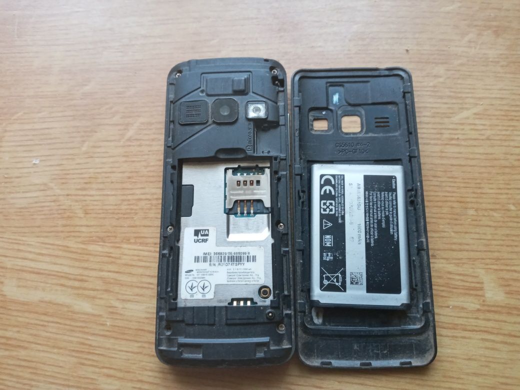 Продаю кнопковий телефон SAMSUNG S5610.ефон ssmcung s