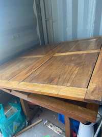 Mesa de madeira para dar