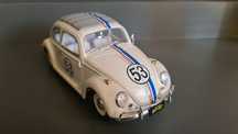 Vw beeatle garbus herbie model w skali 1;18 johnny lightning