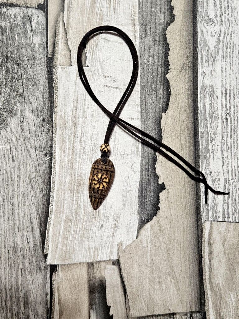 Drewniany wisior słowiański Swarożyc kołowrót tarcza talizman amulet