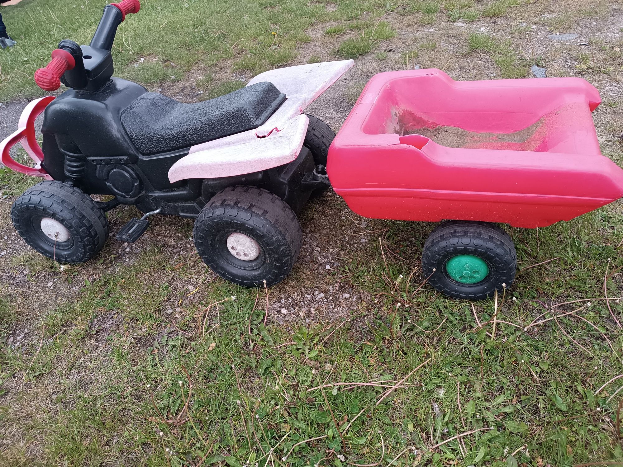 Quad  z przyczepą dla dzieci