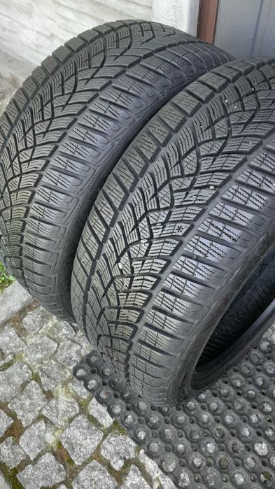 dwie opony zimowe Goodyear Ultra Grop Performance+ - 225/45/17 - 2022