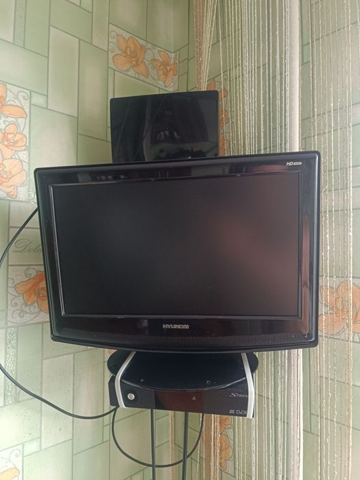 Телевізор, тримач, антена, приставка Т2