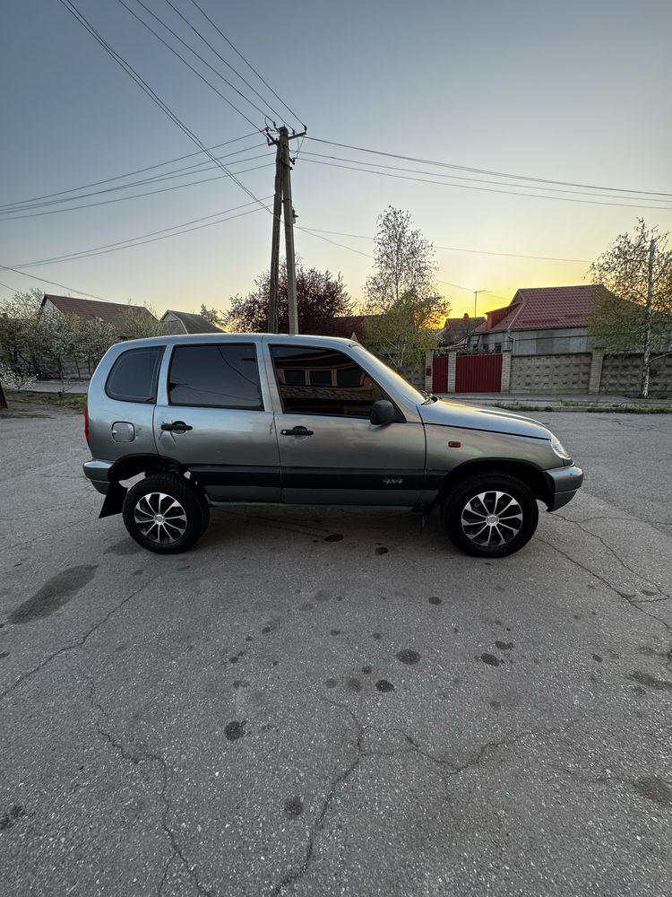 Продаю Шевроле Ніву 2008р 1.7 інжектор 4*4 ціна 3200$