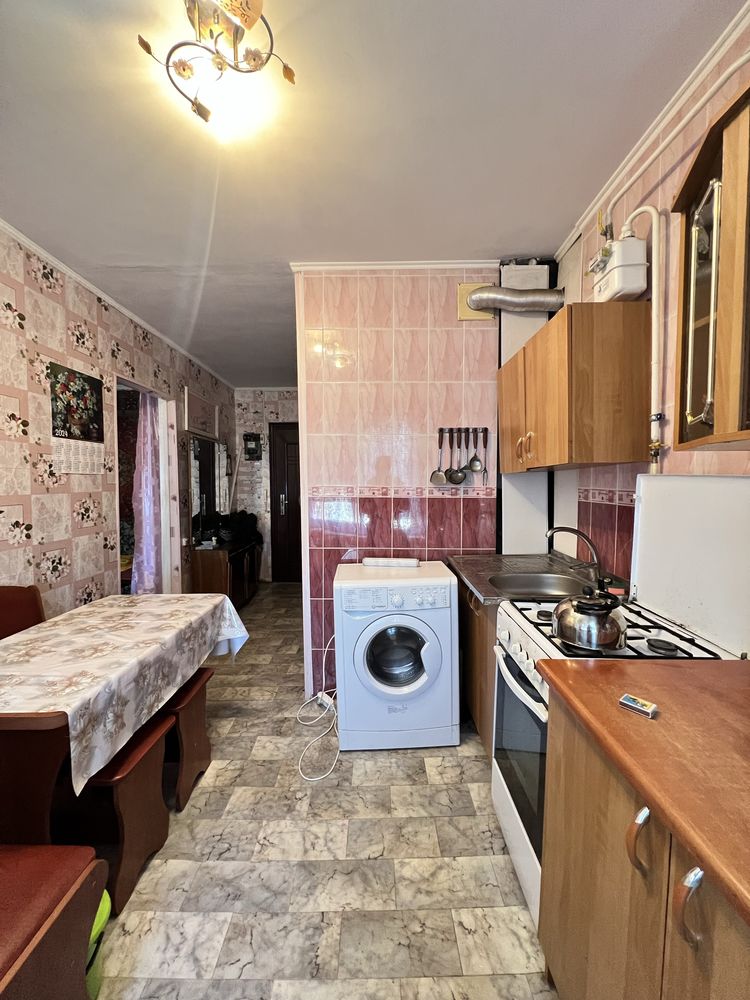 В Продажу 1 к к на Колодязній в житловому  стані
