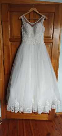 Весільна сукня з фатою