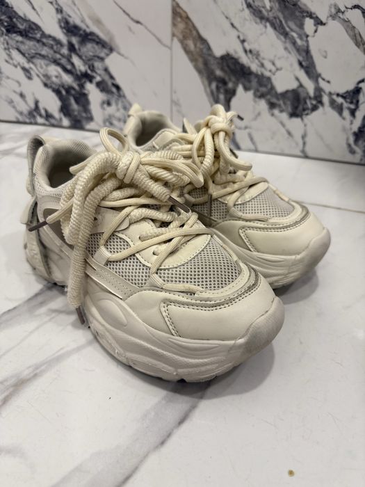 Кросівки на дівчинку