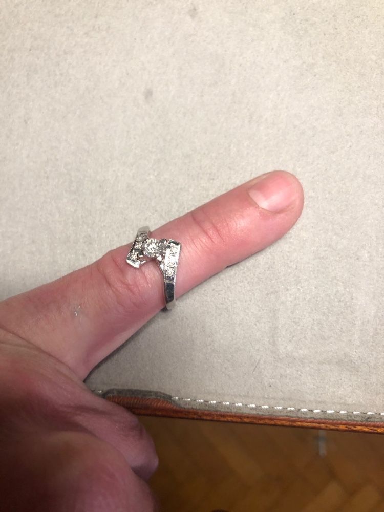 Кольцо с бриллиантом 0,24