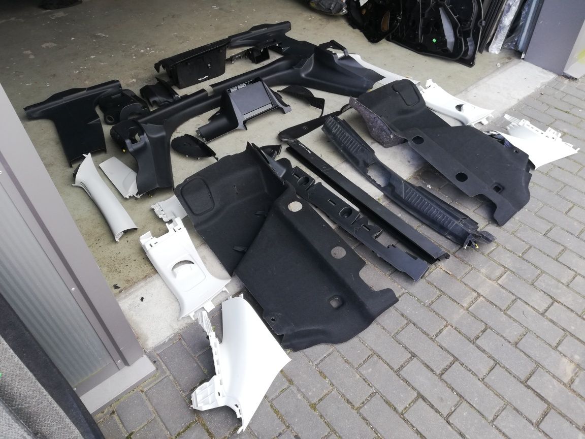 Tapicerka boczek osłona zaślepka Ford Focus mk4 IV kombi maskownica