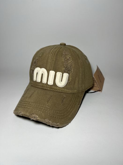 Кепка miu miu чорна беж