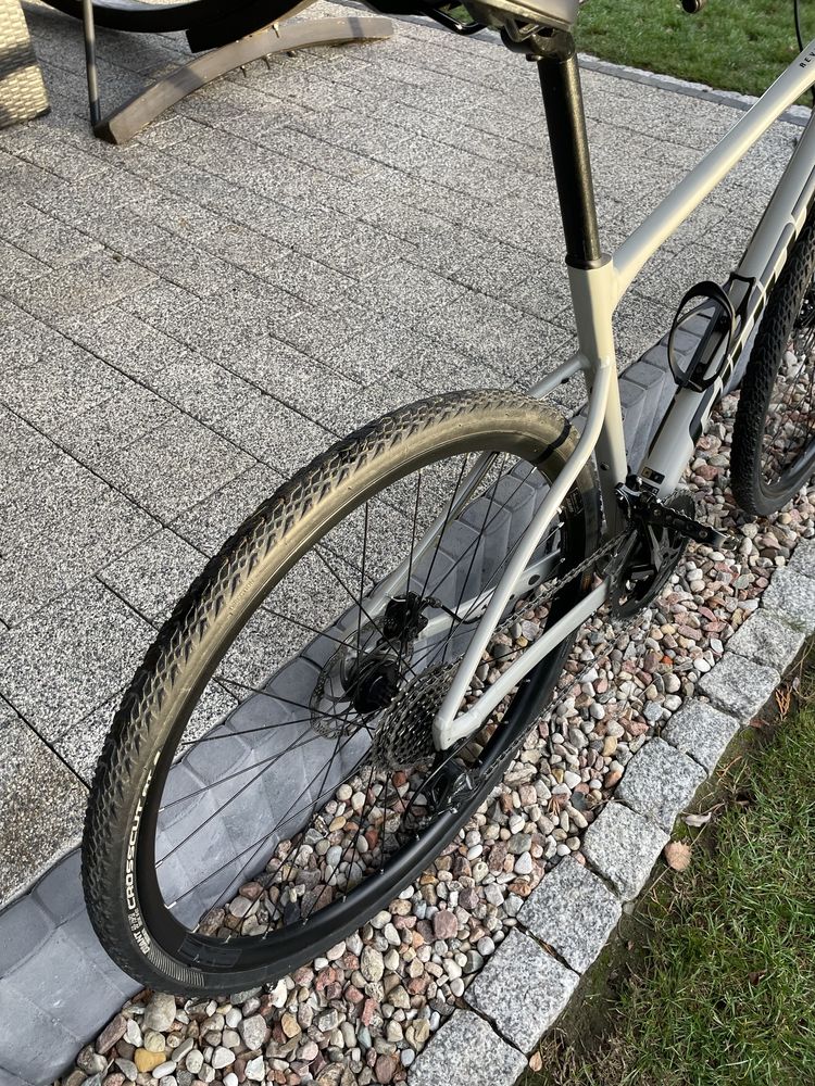 Giant Revolt 2 rama M
