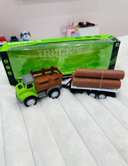 Вантажівка іграшкова з причепом і деревиною