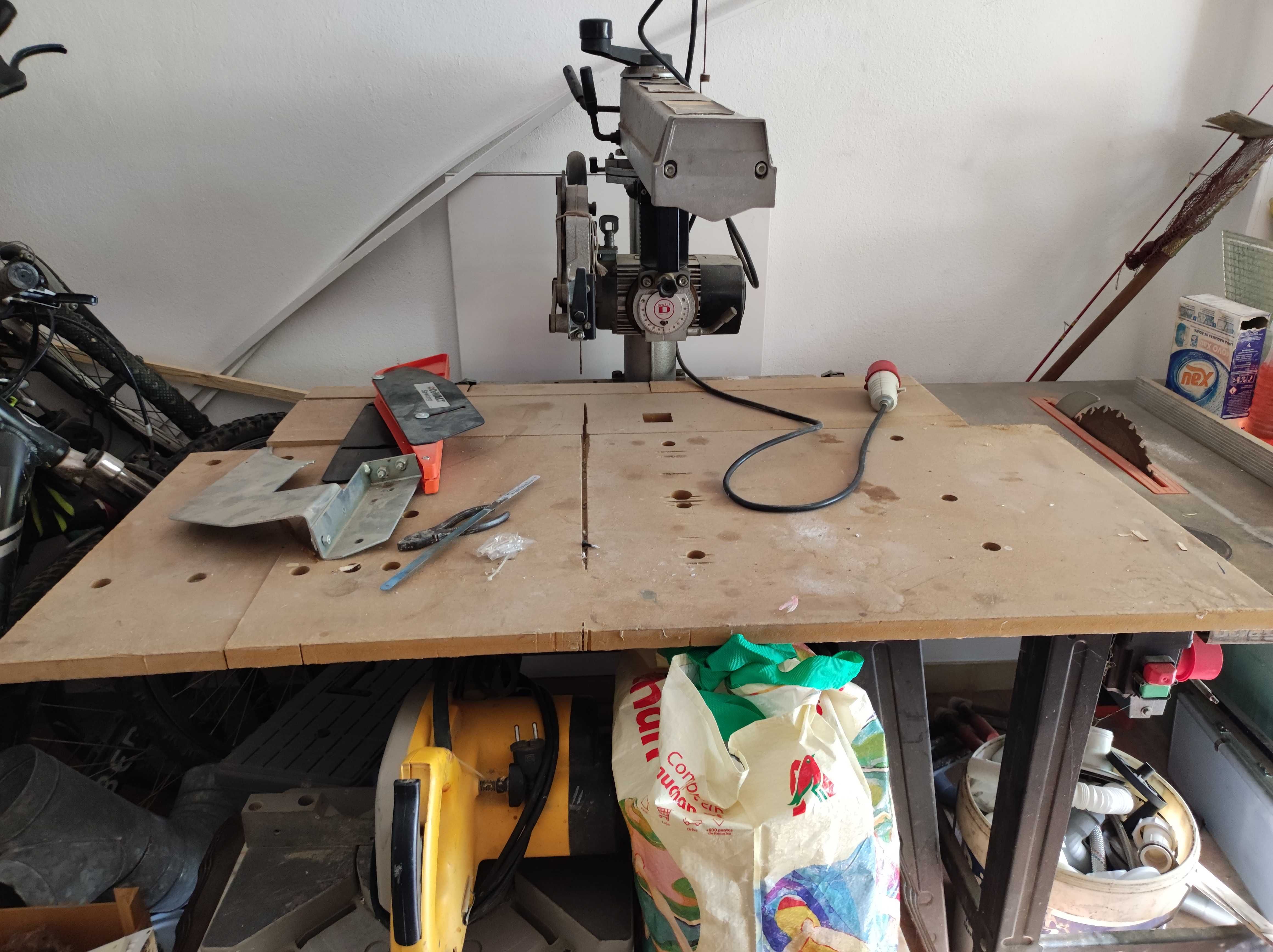 Conjunto de Máquina Radial e Serra de Bancada - DeWalt