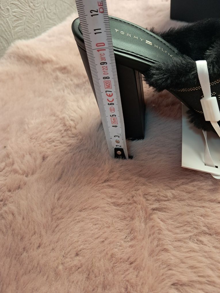 Tommy Hilfiger TH klapki wysokie sandałki na obcasie shiny webbing fur