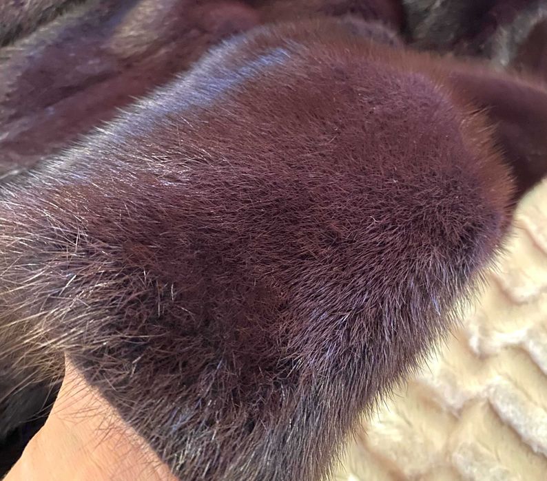 Продам норкову шубу