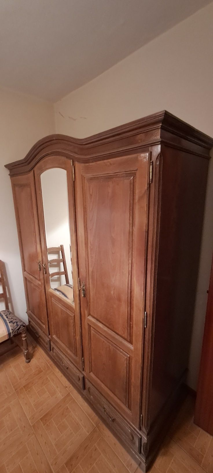 Vendo Excelente quarto completo, madeira maciça