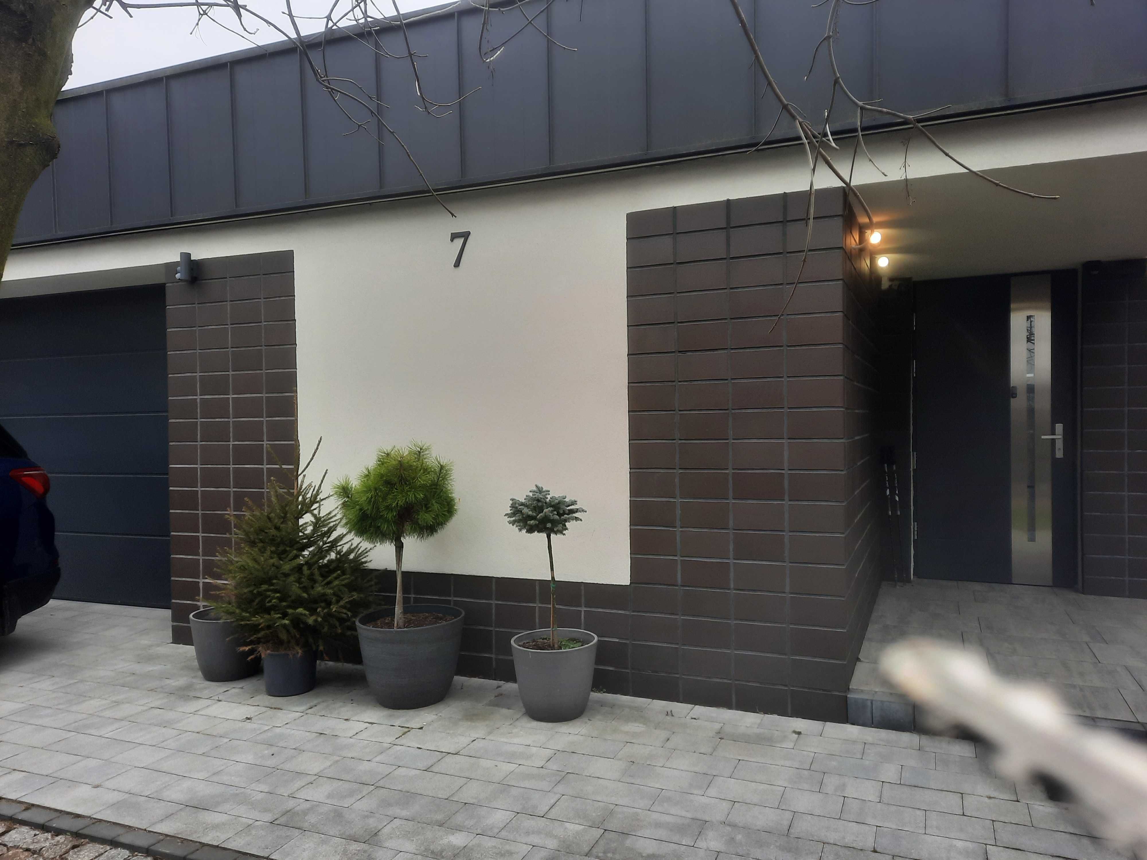 Cegła klinkierowa brązowa architektoniczna h=13 cm, daszki.