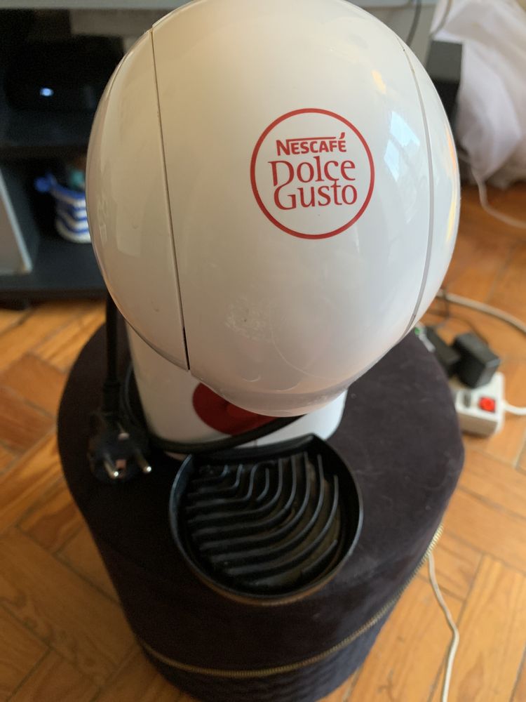 Máquina de café Dolce Gusto branca