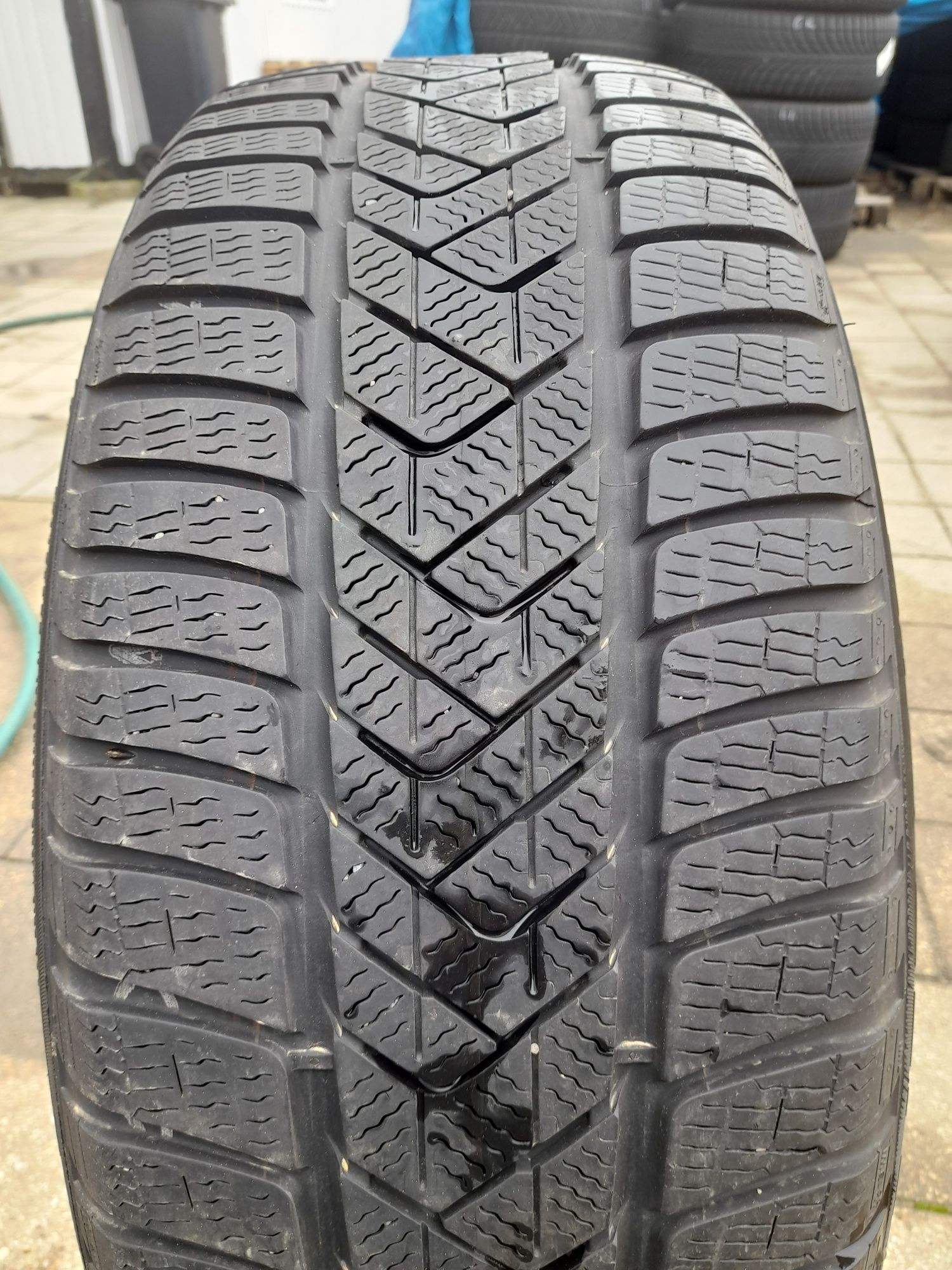 Opona zimowa Pirelli sottozero 3  225 55 r18