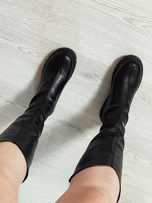 Чобітки жіночі, абсолютно нові. Стильне доповнення осінніх образів