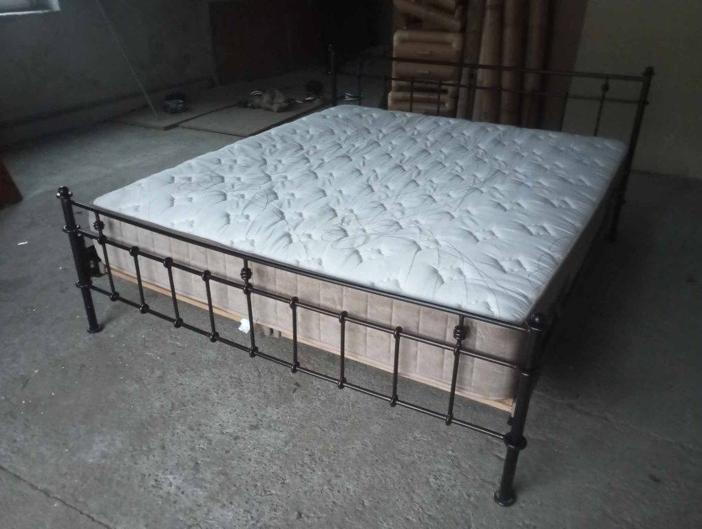 Łóżko sypialniane metalowe z materacem 180x200