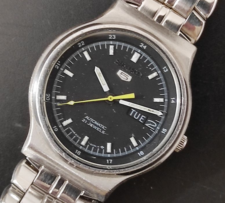 6 Relógios mecânicos e 1 de quartzo.
6 Relógios 
6 Relógios mecânicos