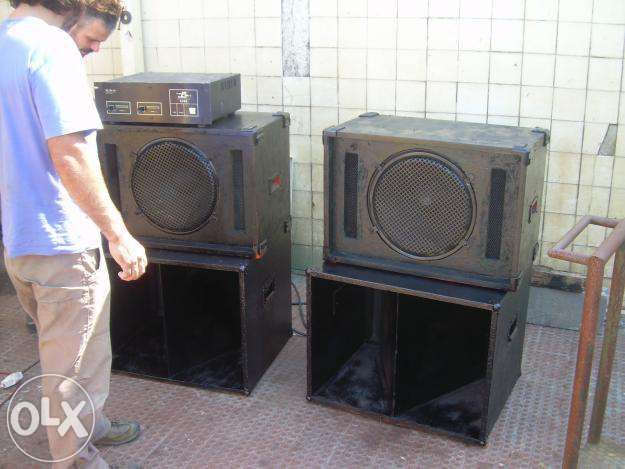 P.a. Profissional Constituido Por 1 Amplificador E 4 Colunas De 800 Wa