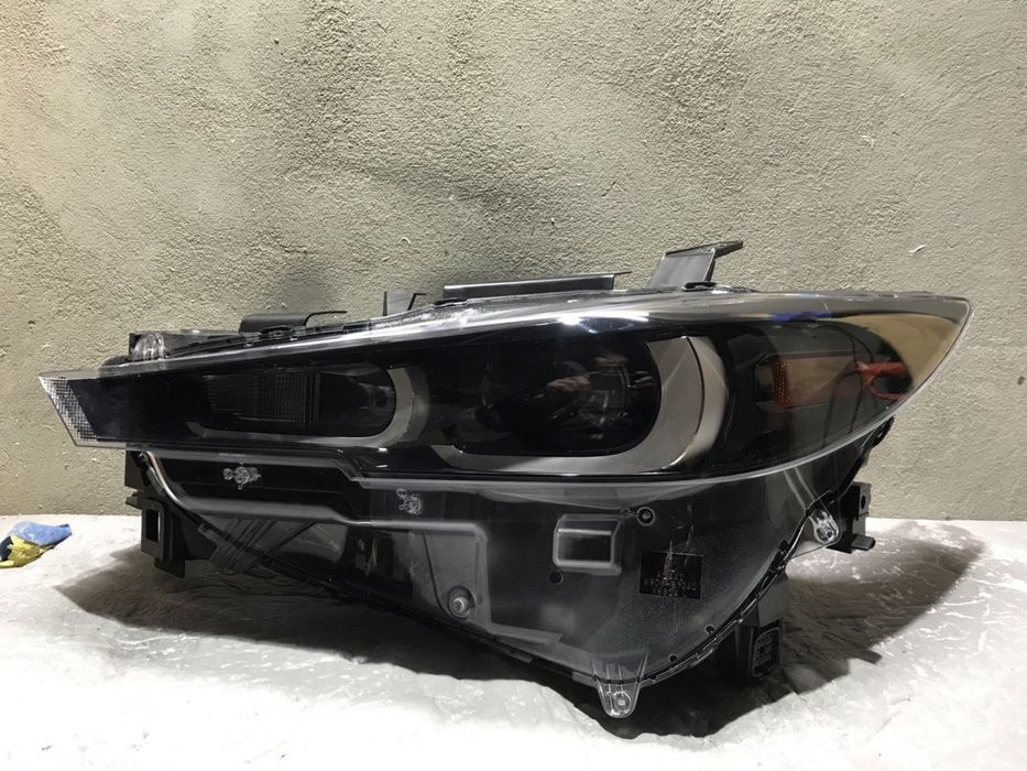 В продажу Фара права ліва Mazda cx-5 2022-2024 рік оригінал США