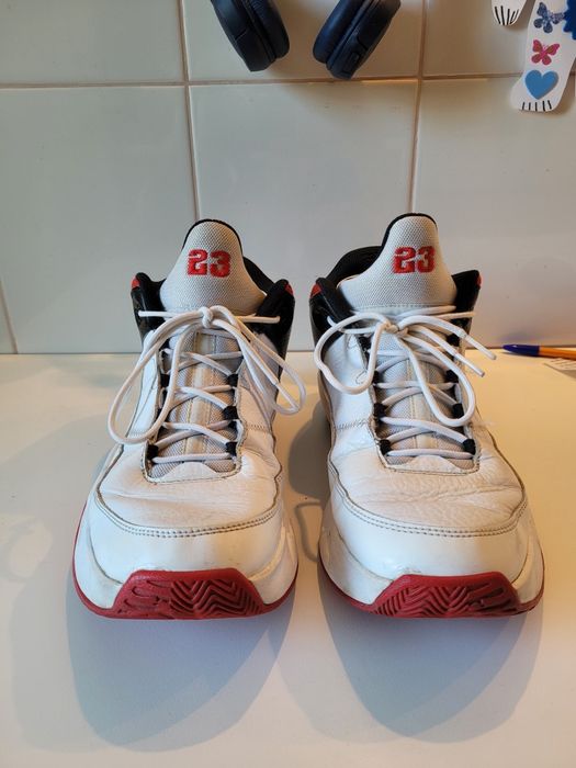 Nike Air Jordan Max Aura 3 White Fire Red