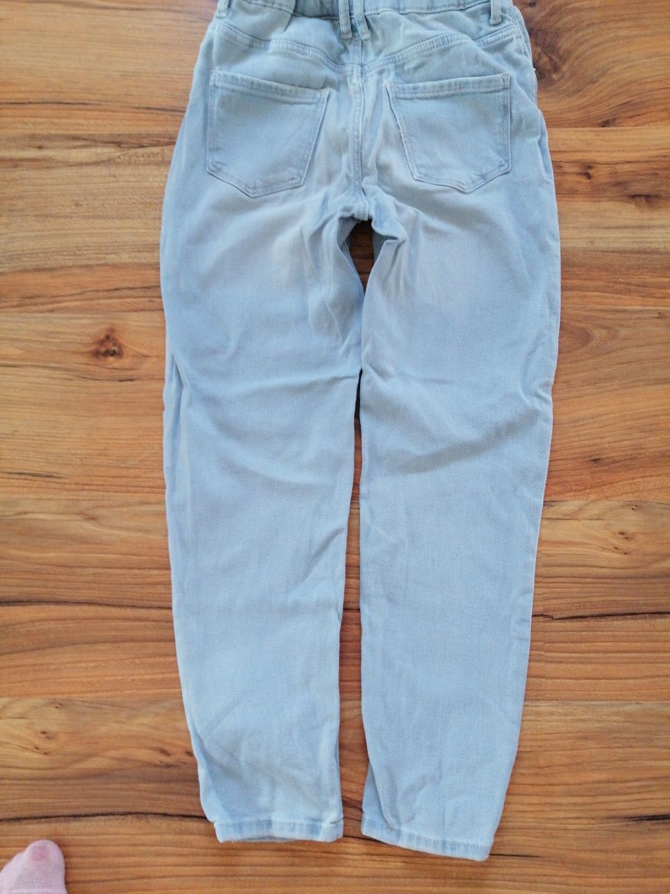 Jeansy H&M 140 spodnie jeansowe Girlfriend fit z dziurami Boyfriend