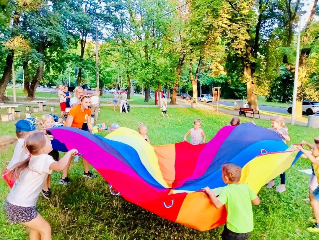 Bubble House Jump. Biały Miś. Dmuchany zamek. Animacje