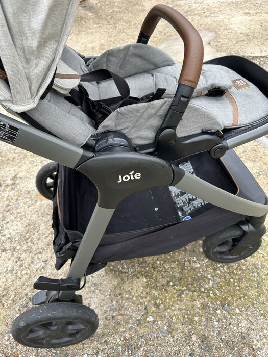 Carrinho marca joie