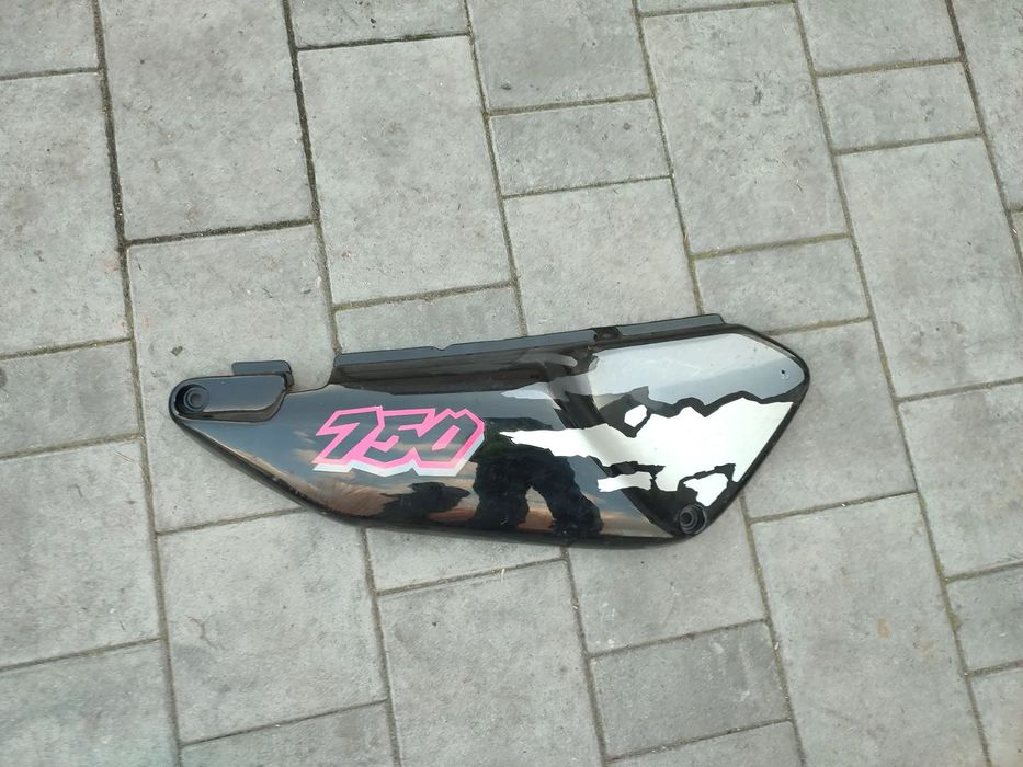 Owiewka, osłona, bok, boczek, zadupek, ogon Honda XRV 750 Africa Twin 750