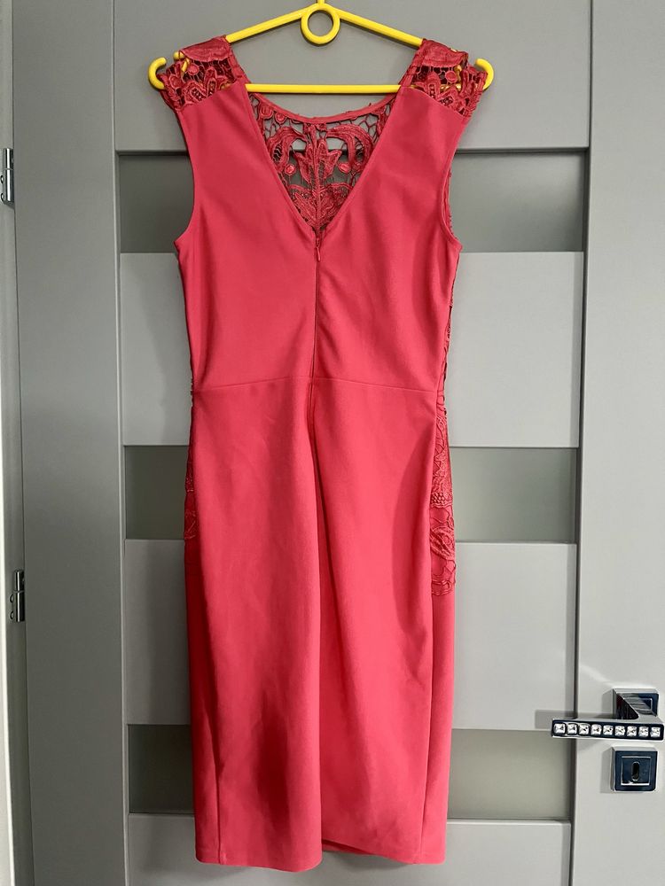 Lipsy london sukienka olowkowa gipiura roz.36