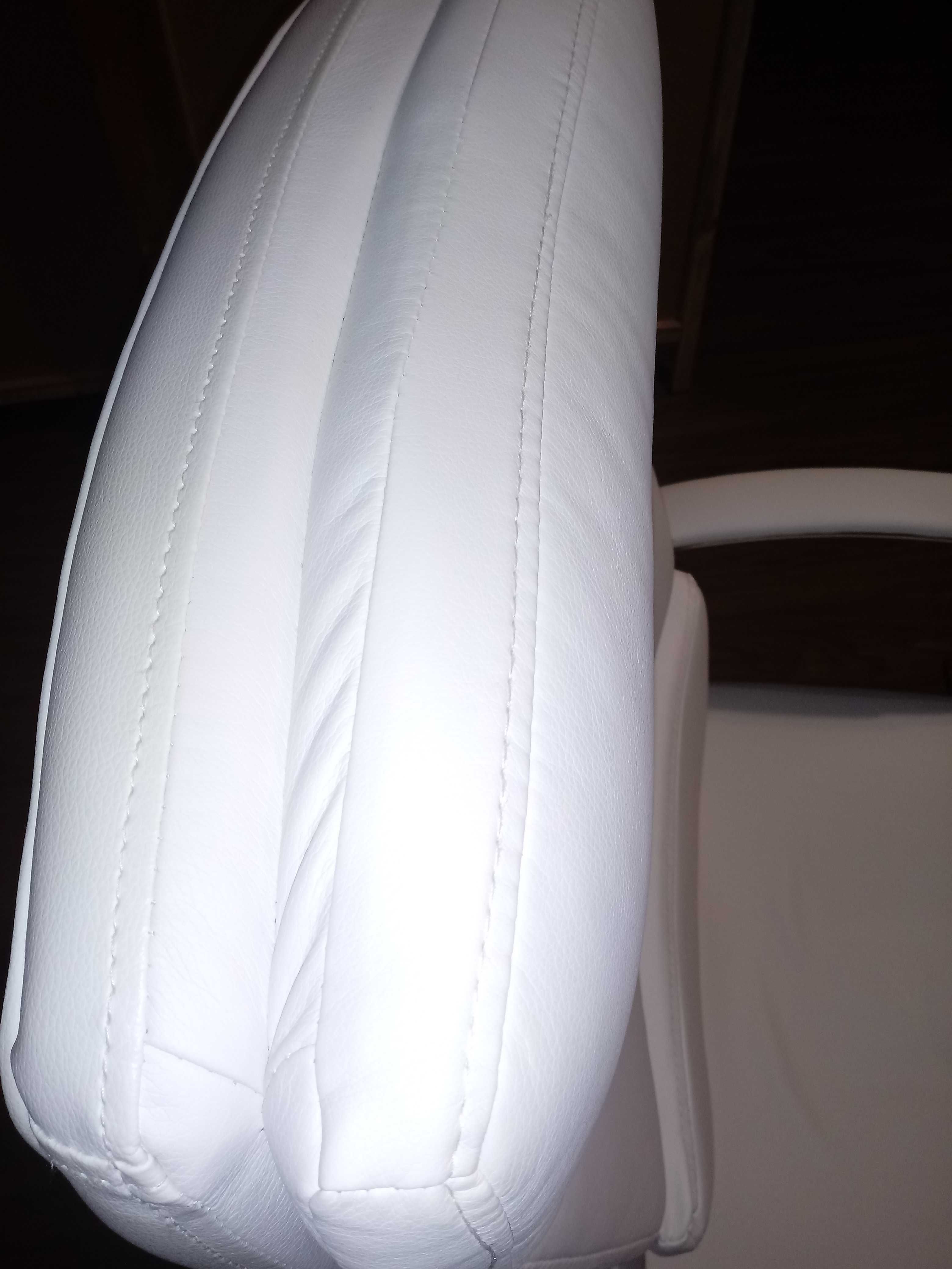 Fotel biurowy wypoczynkowy komfortowy gamingowy biały