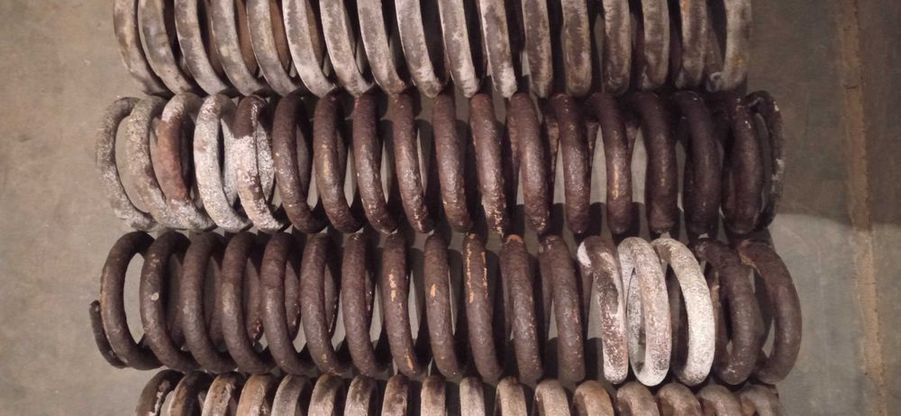 Пружини масивні.