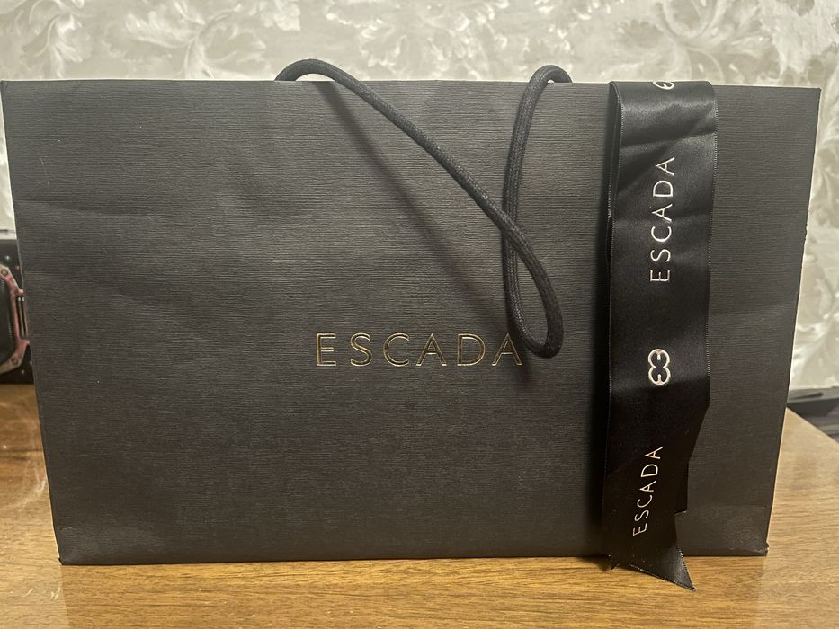 Пакет Escada с лентой