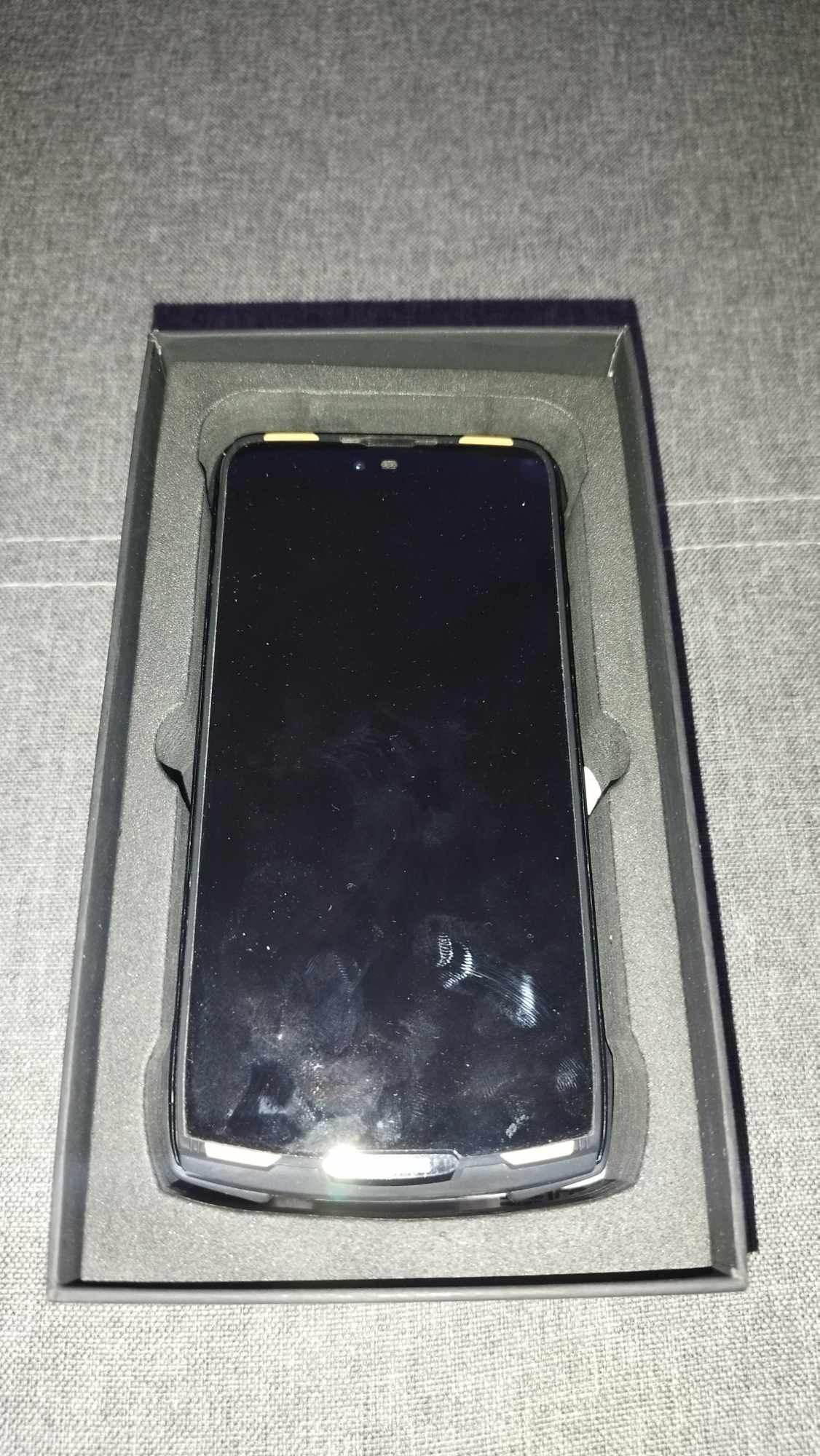 Smartfon Doogee S90
Stan bardzo dobry, niewielkie ślady użytkowania na