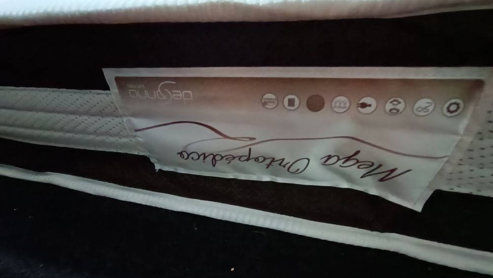 Cama e colchão com estrado elevatório