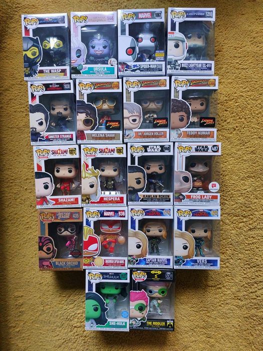 18 różnych figurek funko pop