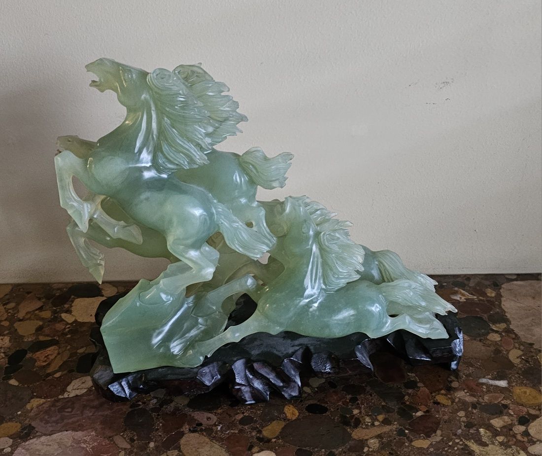 Escultura de 5 cavalos em pedra Jade
