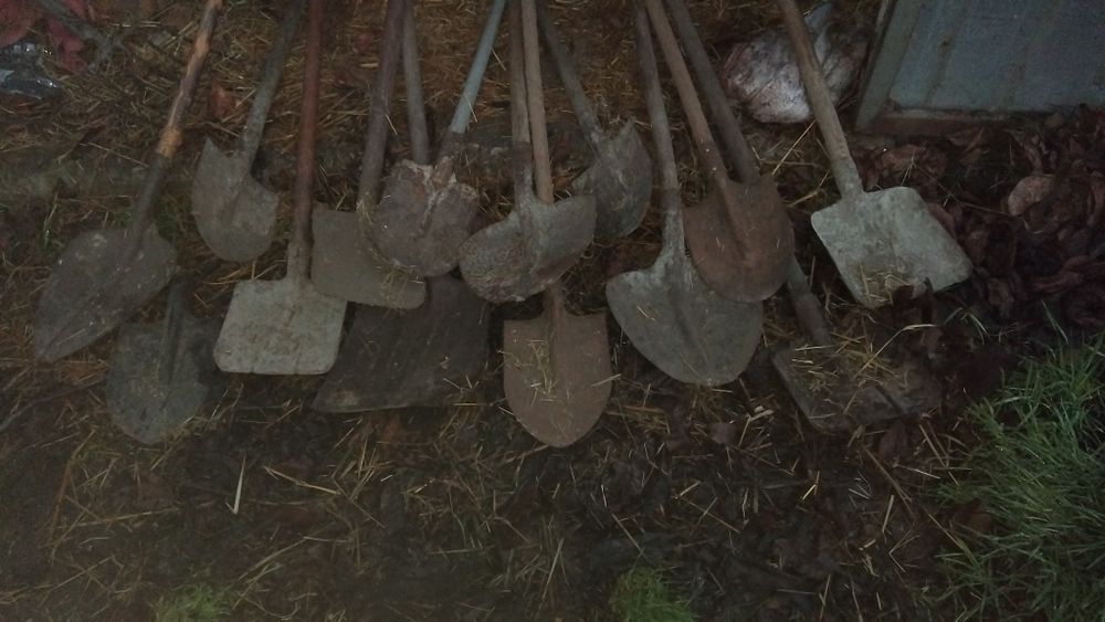 Продам лопати, різний інвентар