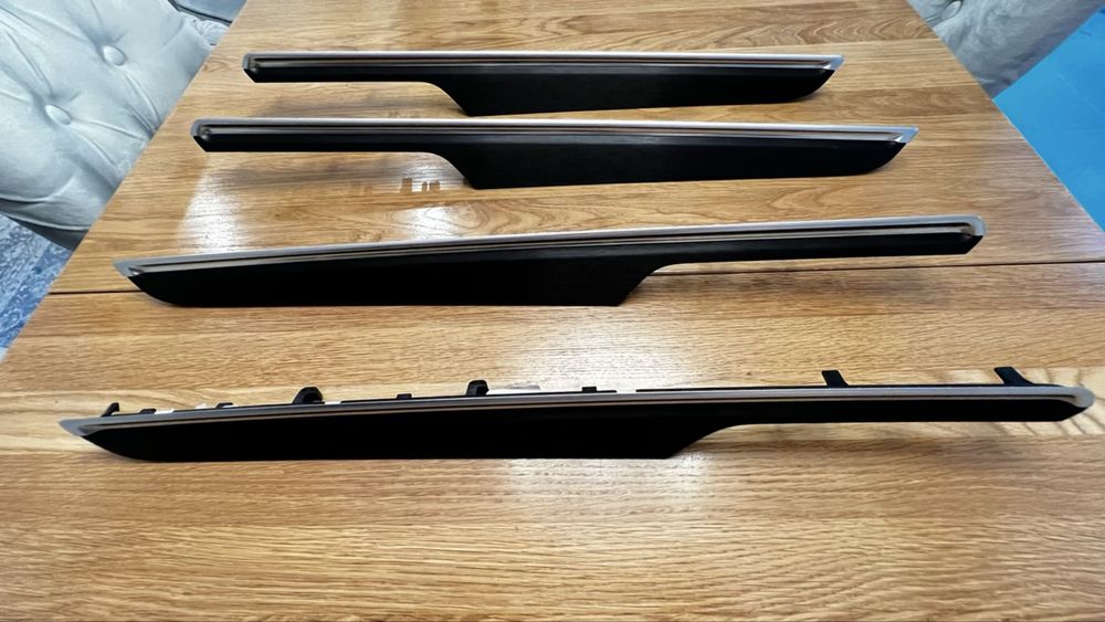 Porsche Macan (95B) Zestaw ozdobnych dekorów, listew drzwi