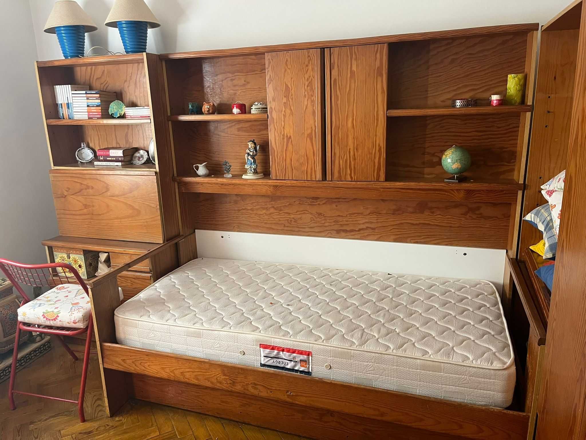 Movel de quarto com duas camas, 1 secretária e 1 roupeiro