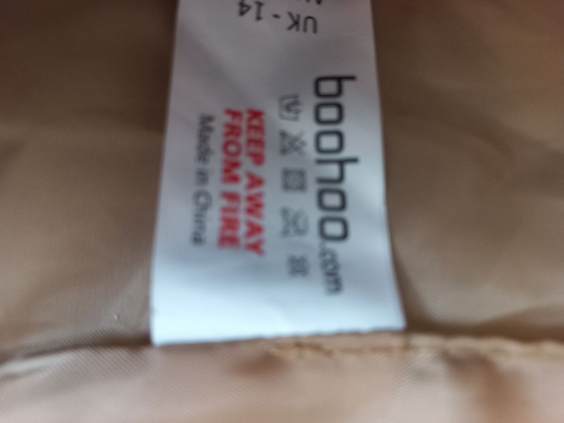 Жилетка жіноча Boohoo 14/42/50/XL
Розмір вказаний виробником 14/42/50/