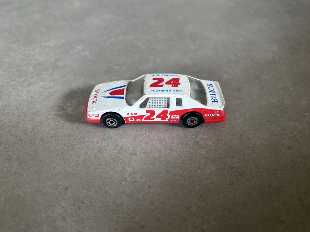 Model Resorak Maisto Buick LeSabre Stock Car