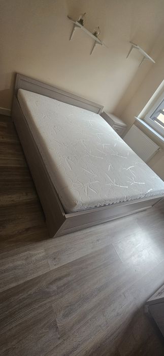 Łóżko + materac 200x160 cm + 2 szafki nocne