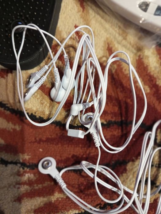 Masażer impulsywny do mięśni ciała i do stóp Ems -Tens .