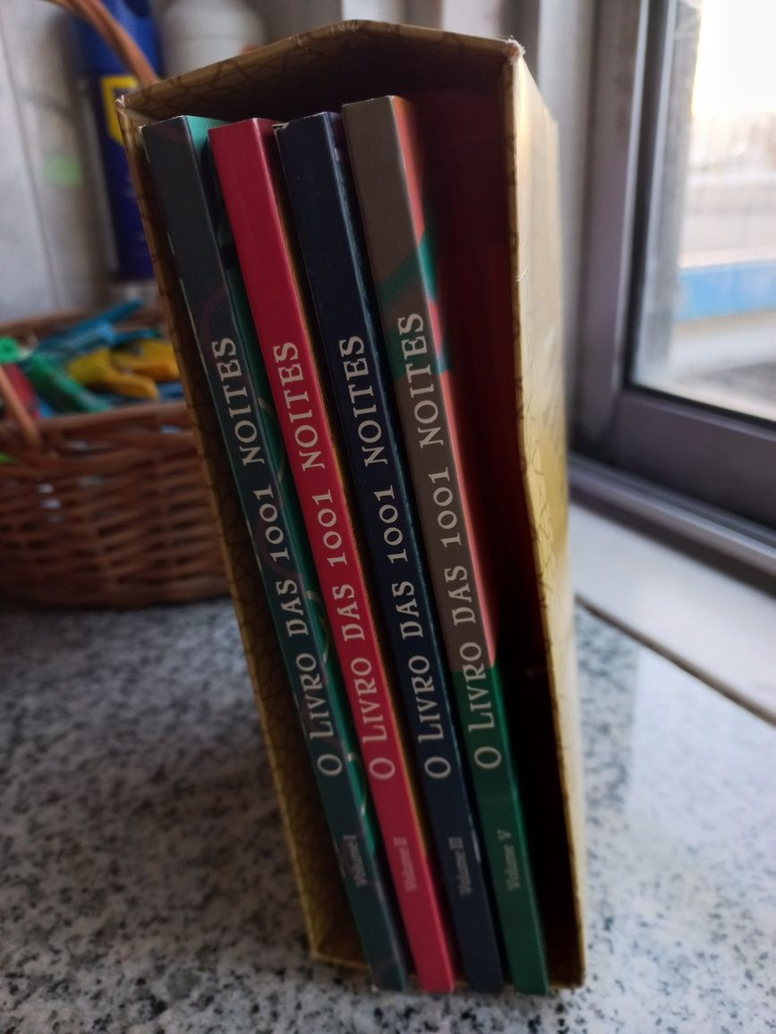 Colecção nova incompleta O Livro das Mil e Uma Noites - 4 volumes